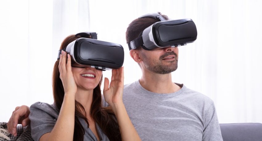 couple using VR lenses